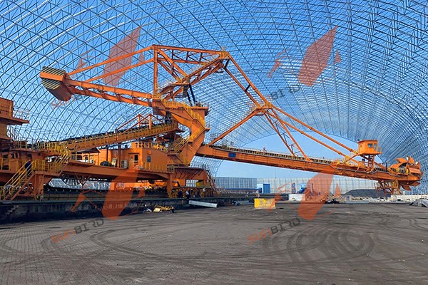 軌道式堆取料機